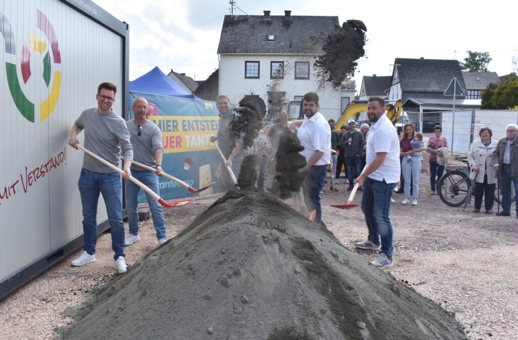 Spatenstich des Dorfladens in Mastershausen